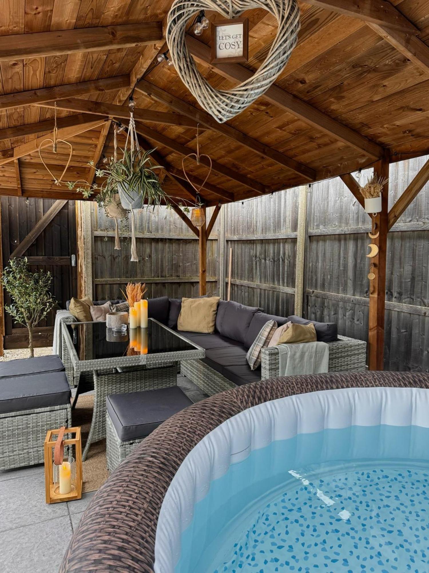 Villa Barn With Hot Tub Goff's Oak Exterior foto